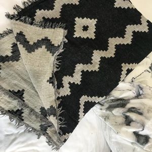 Wilfred Aritzia Wool blanket scarf